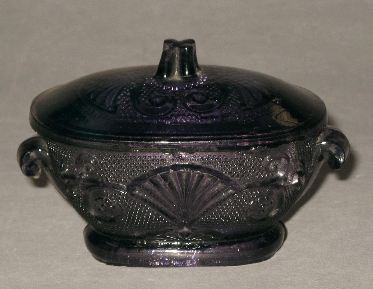 1955.0136.085 A, B Glass tureen