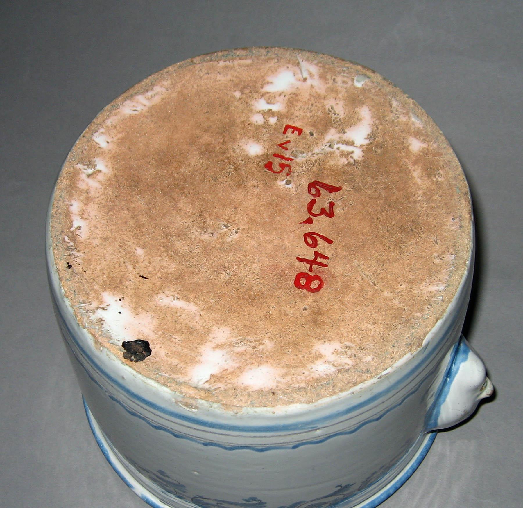 1963.0648 Earthenware pot (underside)