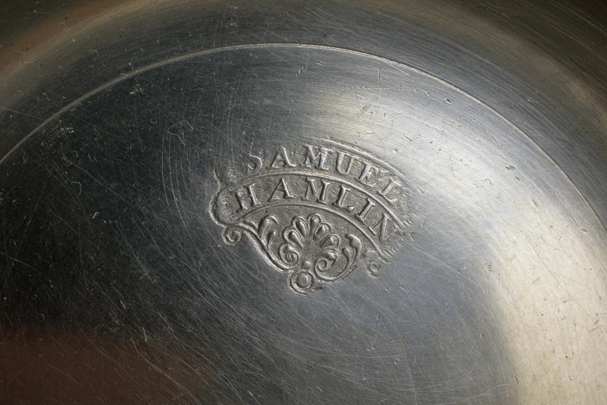 1963.0655 Pewter basin (mark)