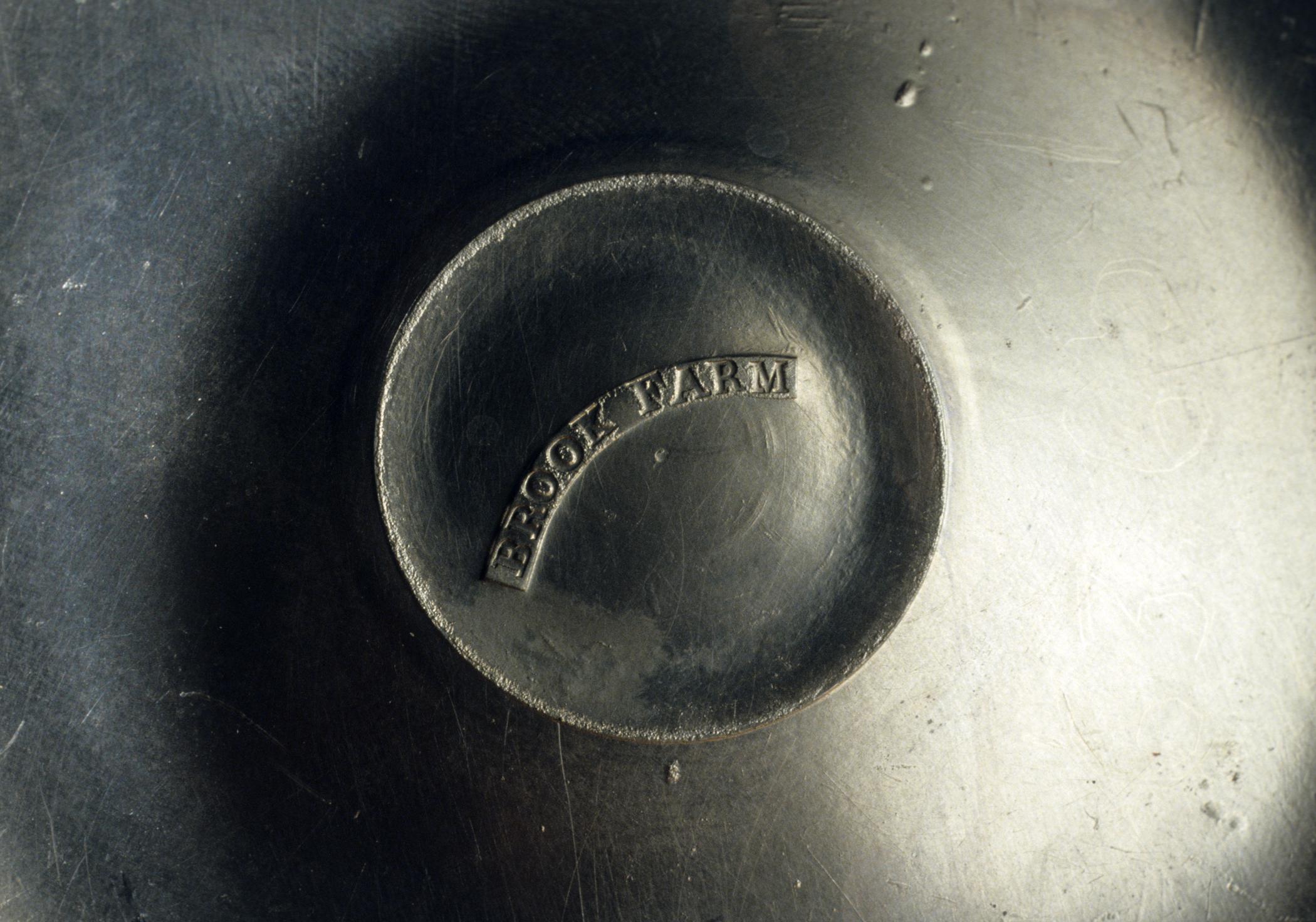 1963.0657 Pewter lamp (mark)