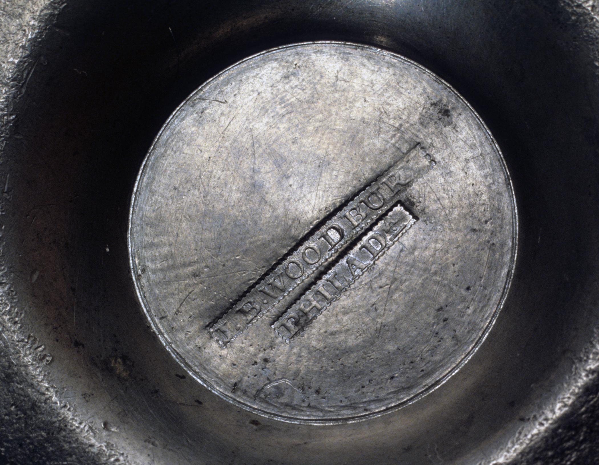 1963.0661 Britannia lamp (mark)