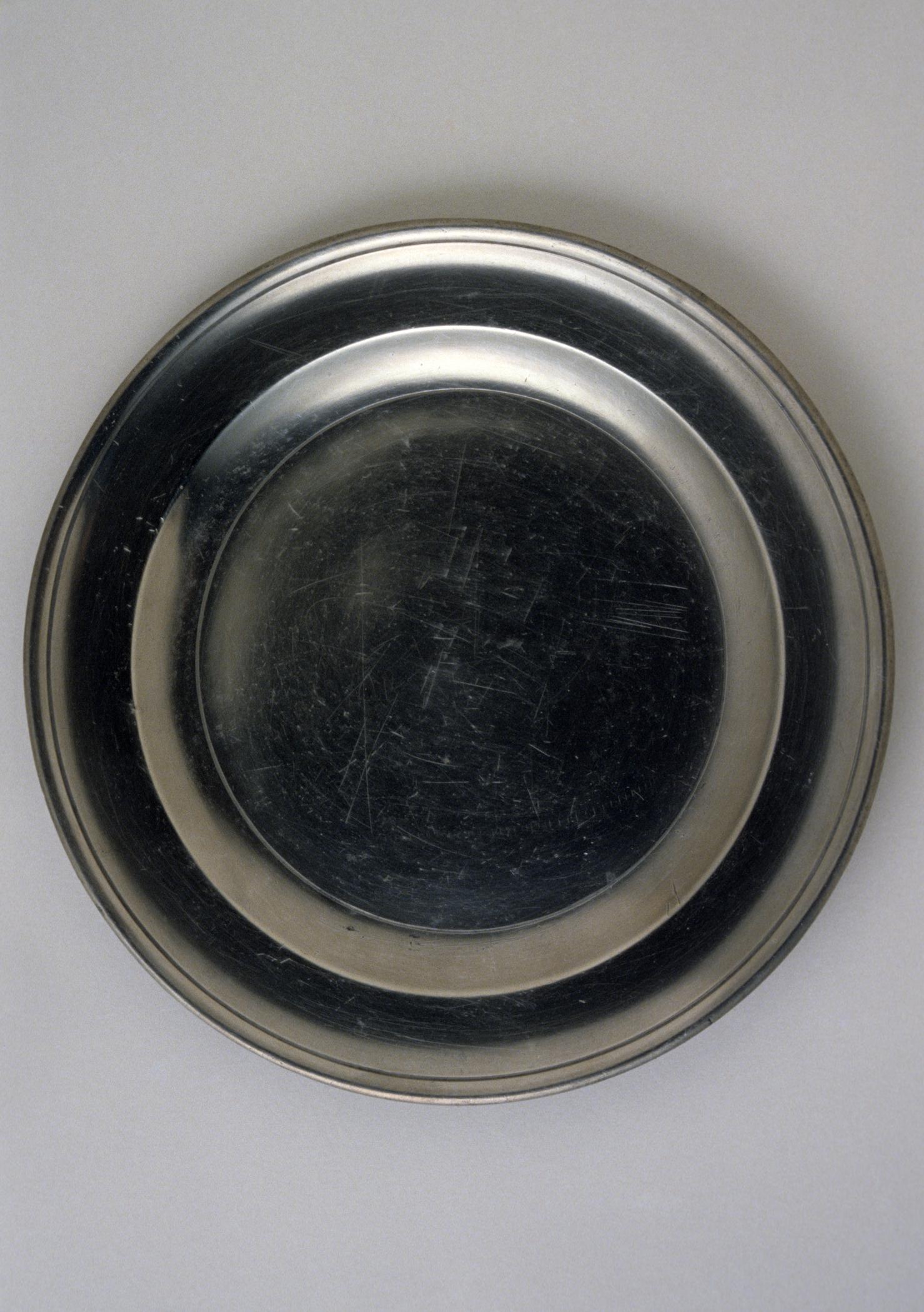 1963.0663 Pewter plate