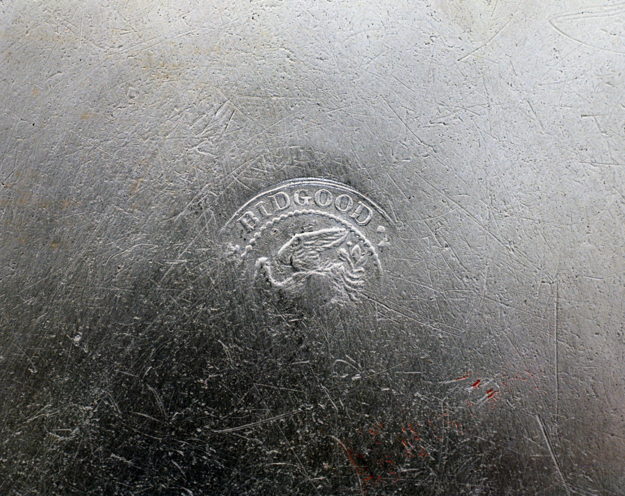 1963.0665 Pewter plate (mark)