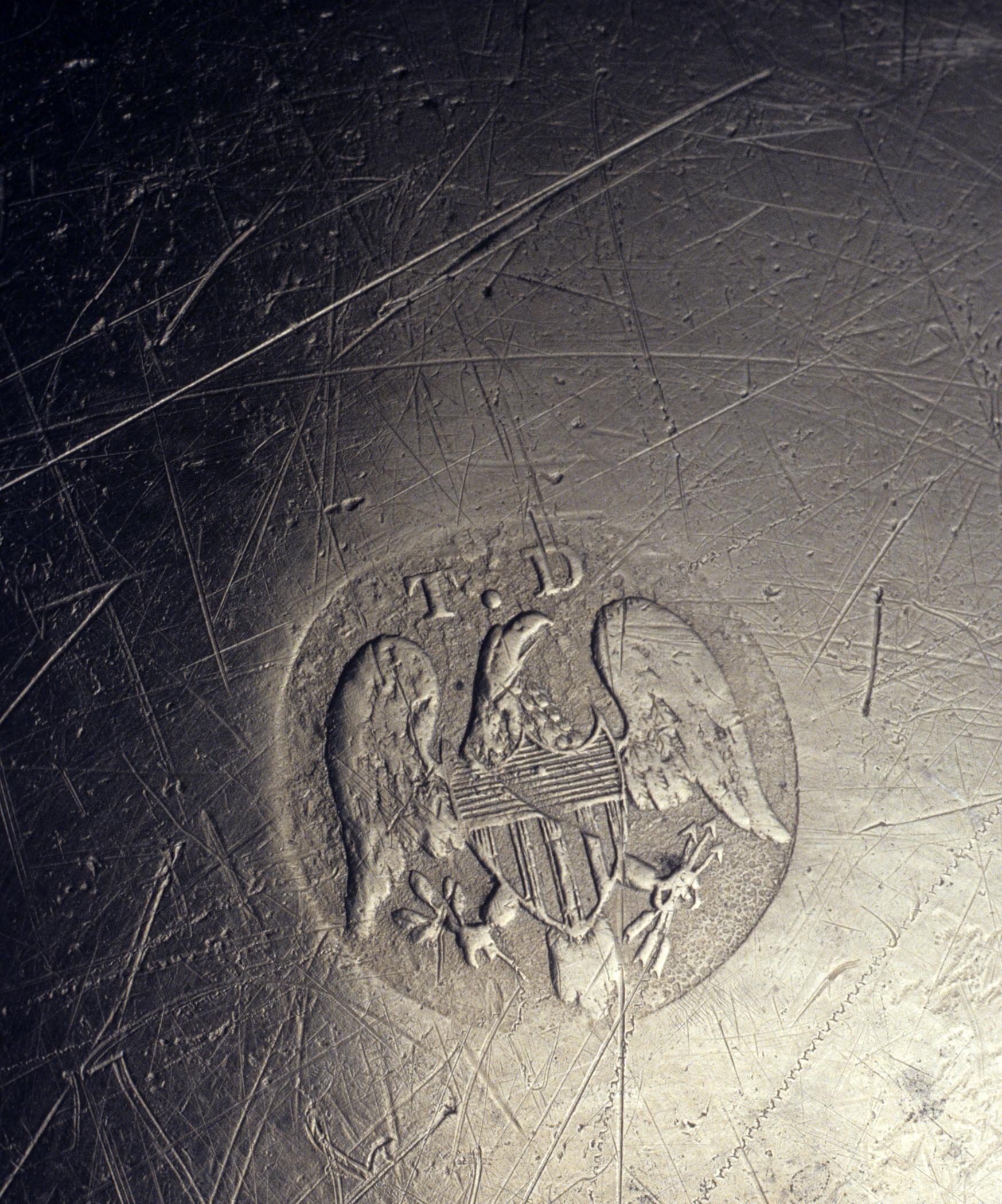 1963.0669 Pewter dish (mark)