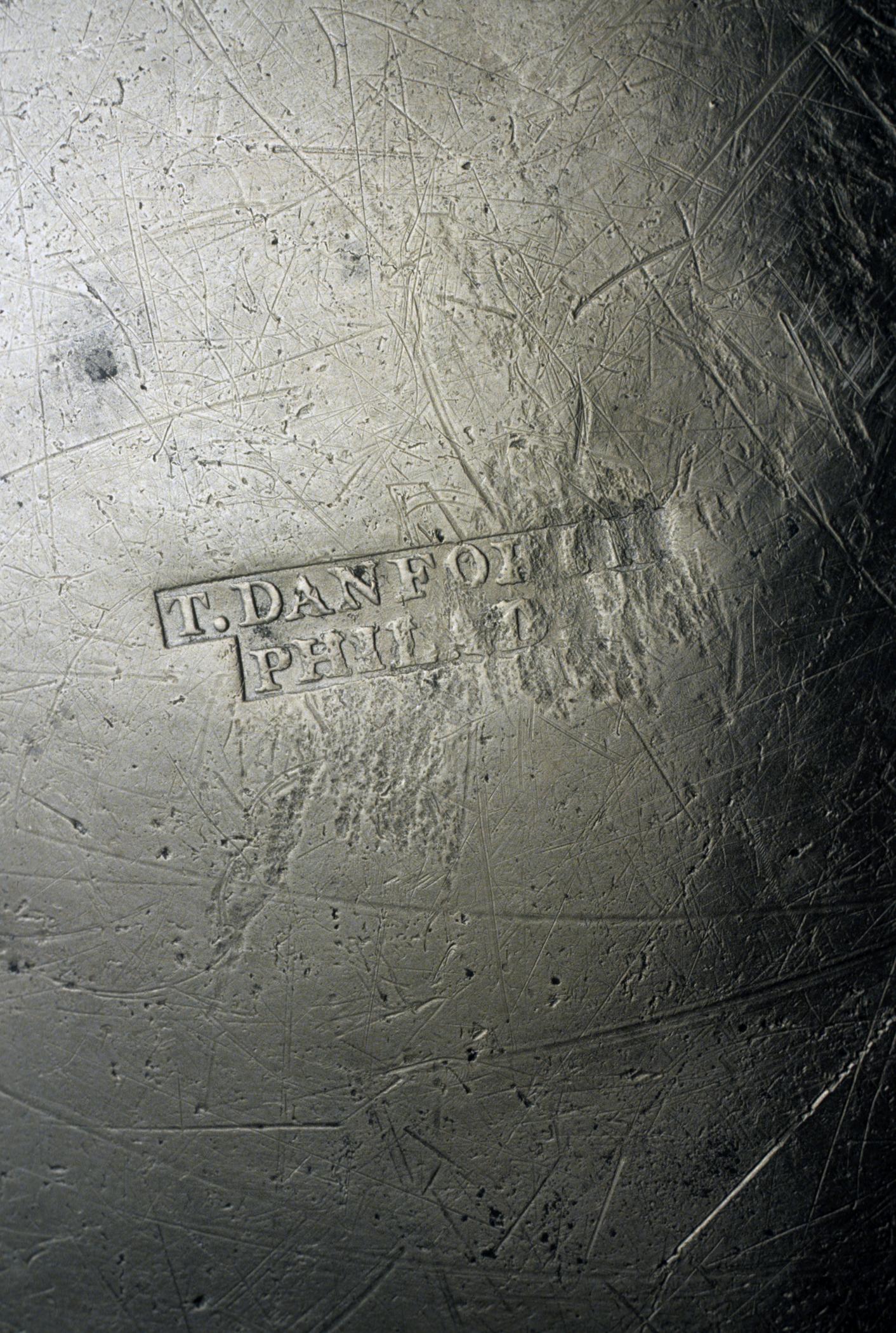 1963.0669 Pewter dish (mark 2)