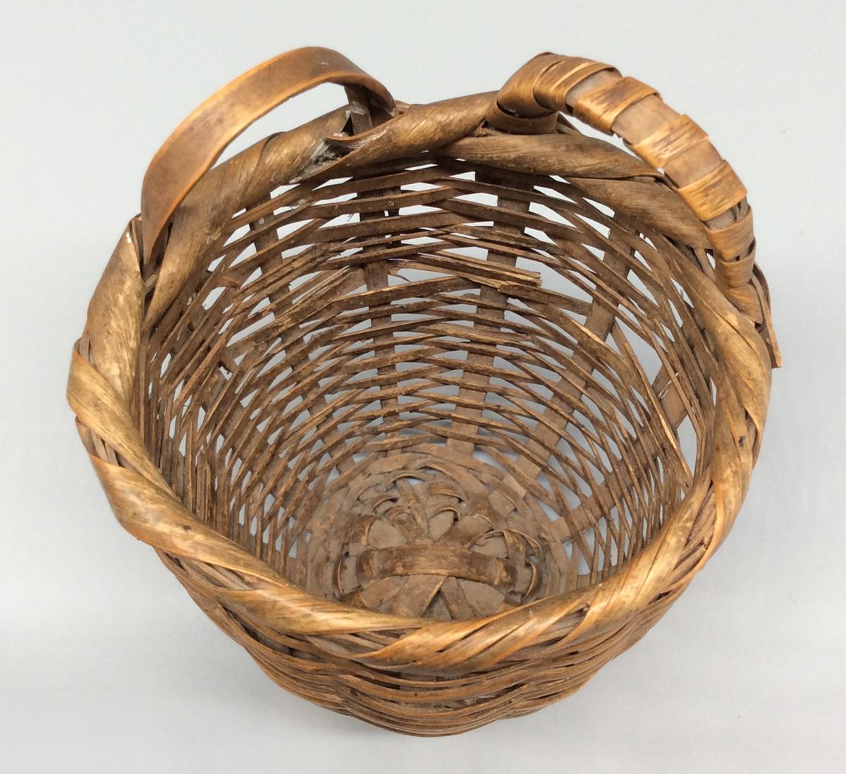 1955.0136.087 Basket, view 3