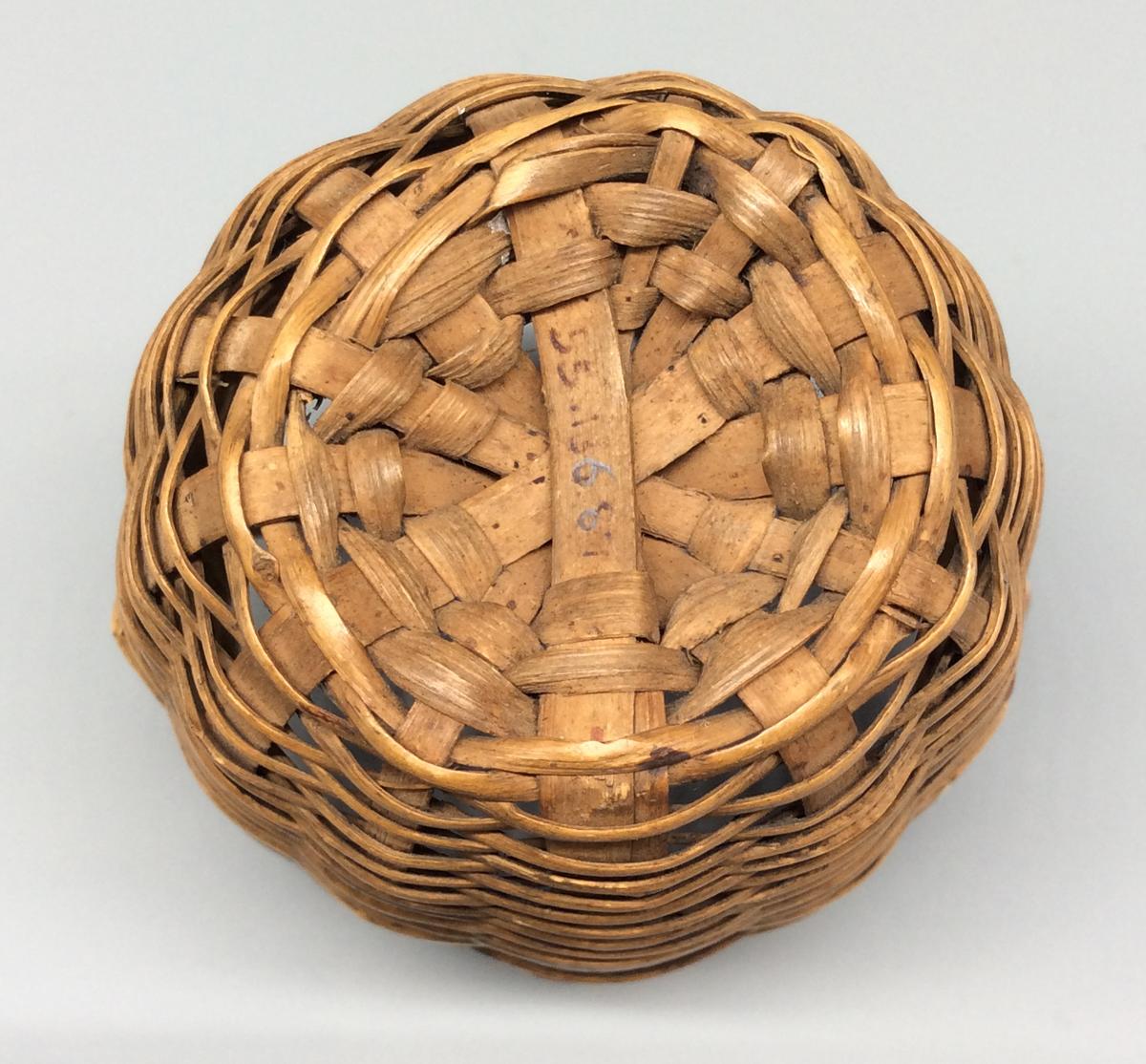 1955.0136.087 Basket, view 4
