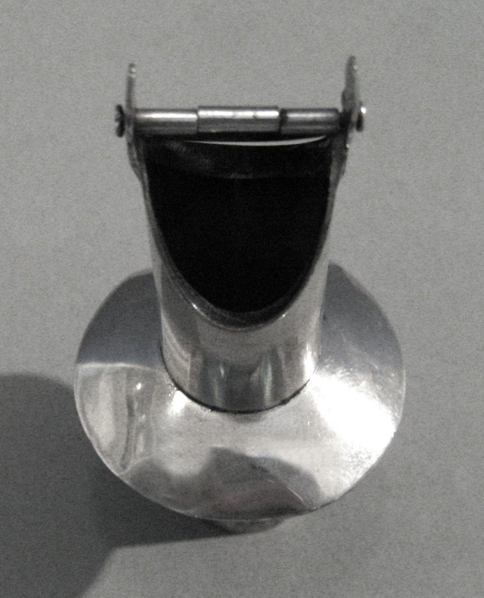 1963.0682 Silver Decanter stopper interior
