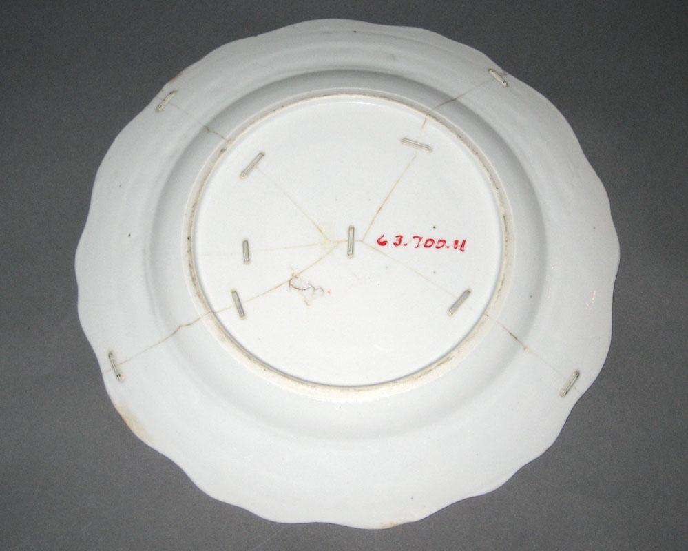 1963.0700.011 Plate, underside