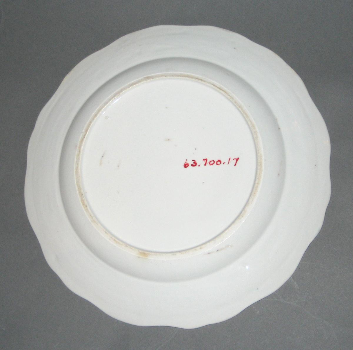 1963.0700.017 Porcelain plate, back