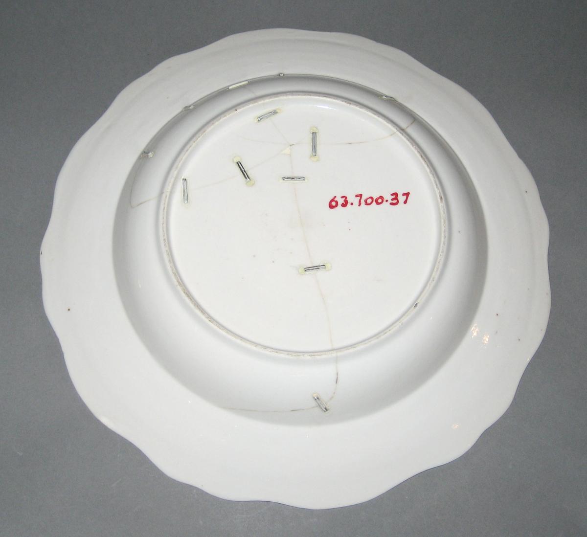 1963.0700.037 Soup plate, back