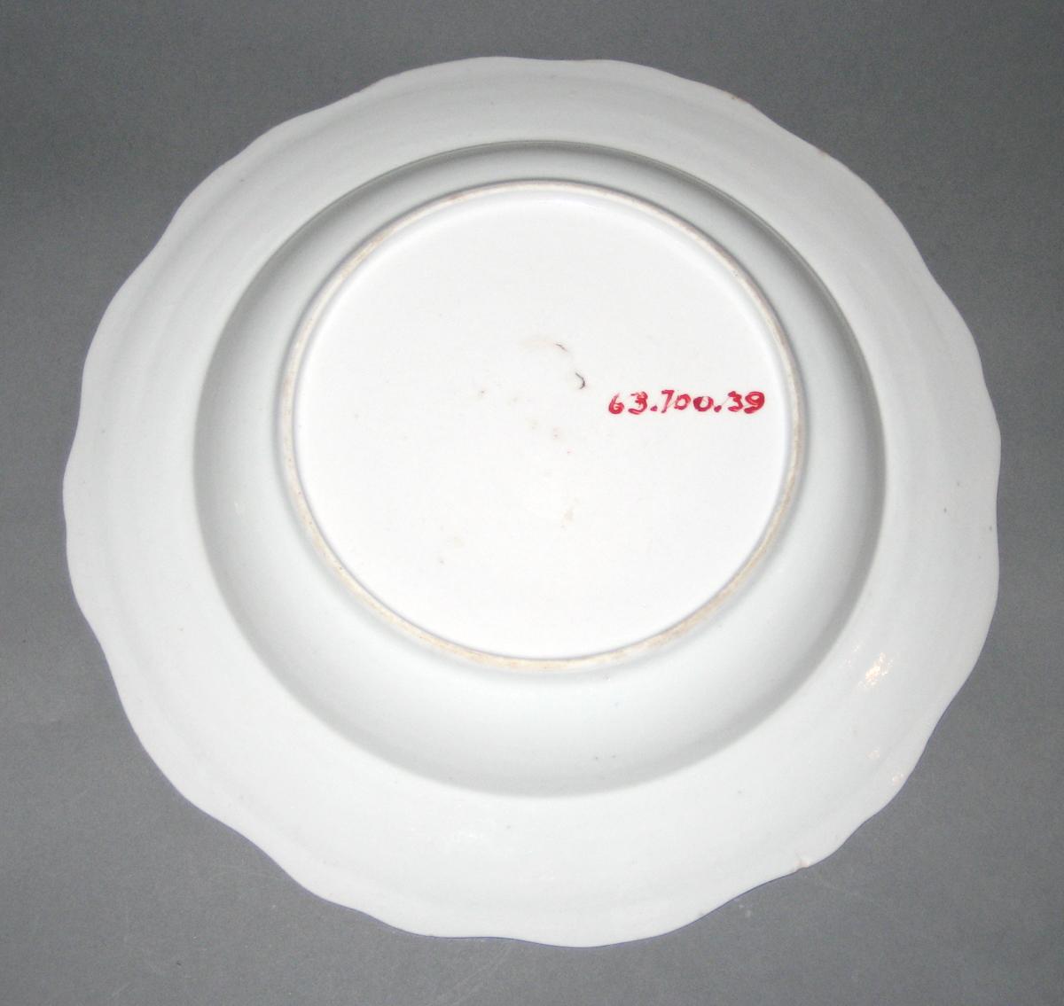1963.0700.039 Soup plate or bowl, underside