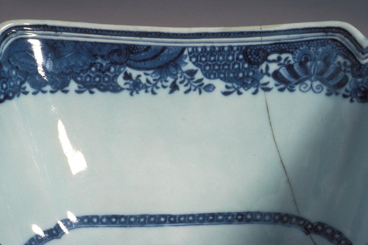1963.0700.042 Bowl, interior detail