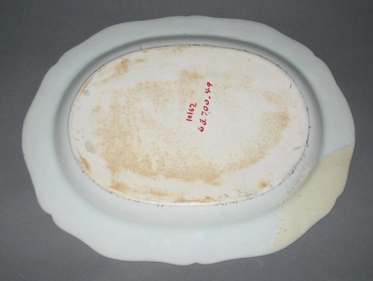 1963.0700.049 Platter, underside