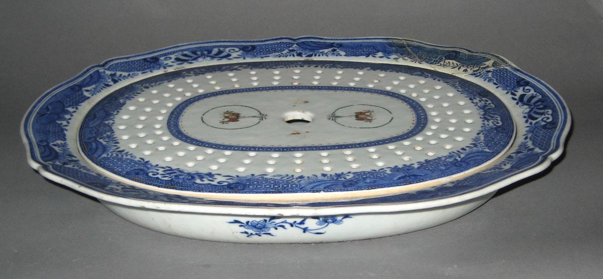 1963.0700.051 A, B Strainer and dish