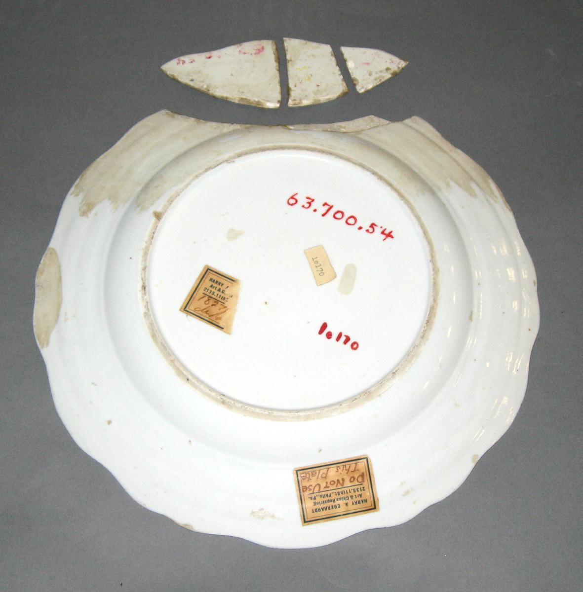 1963.0700.054 Porcleian plate, back