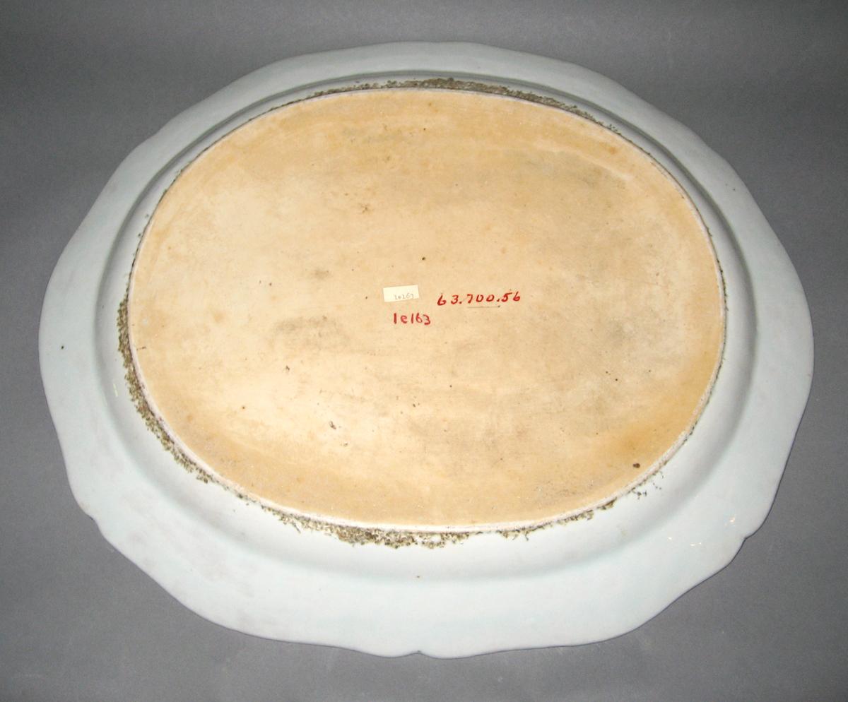 1963.0700.056 Platter, underside