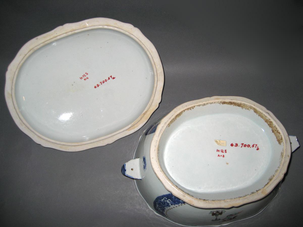 1963.0700.057 Tureen underside