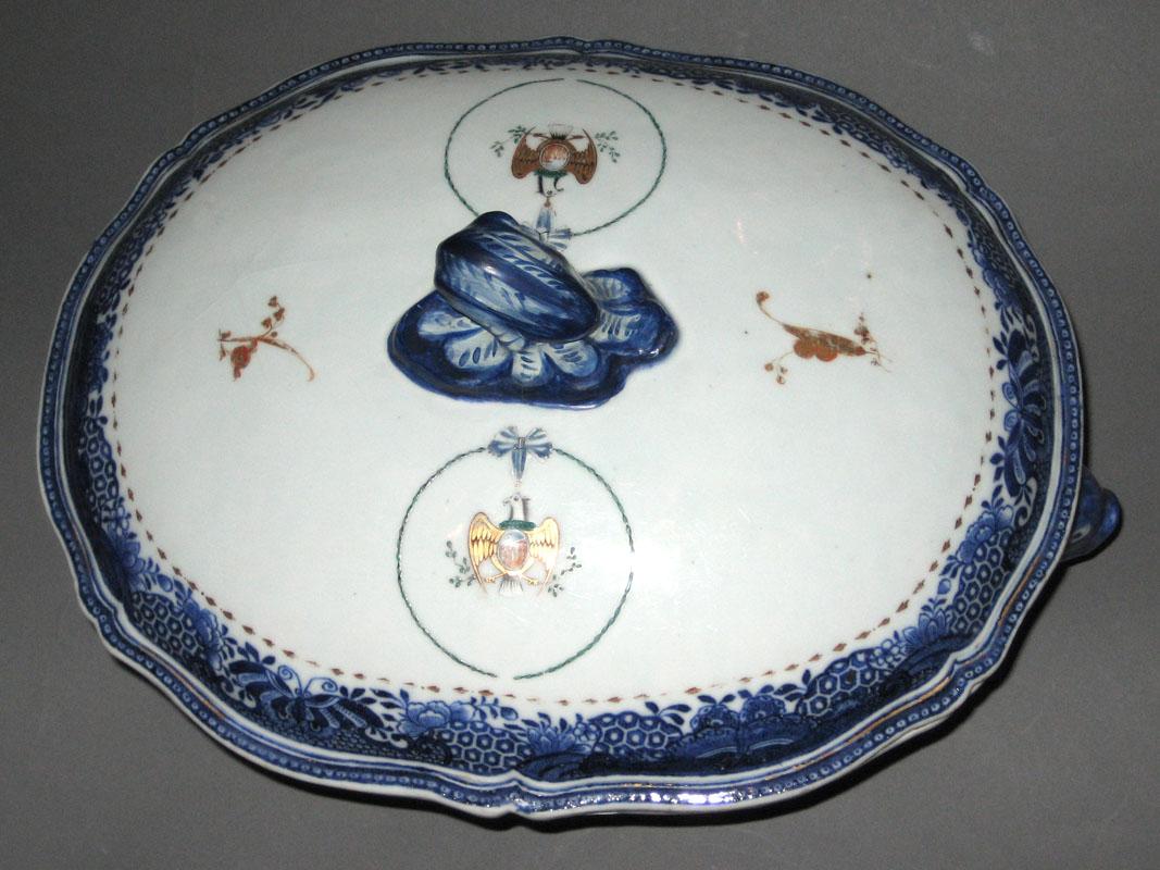 1963.0700.059 Tureen and cover, top view