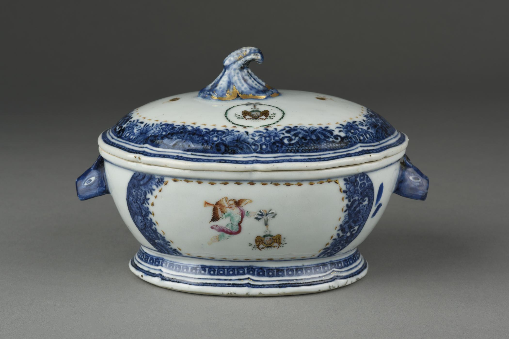 1963.0700.060 A, B Tureen with cover, view 1