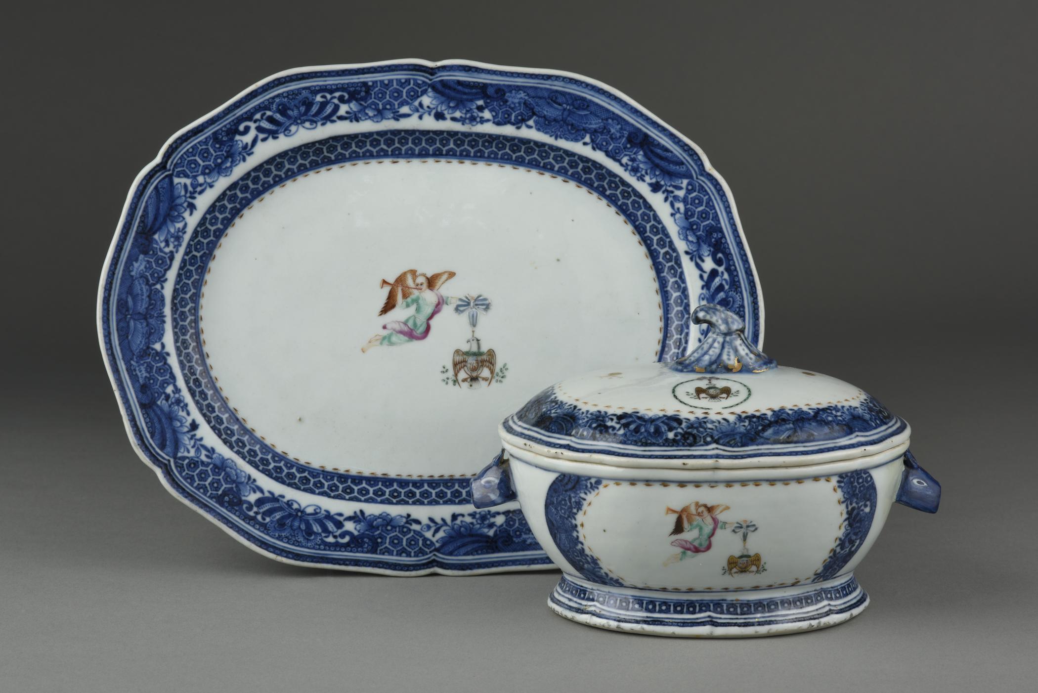 1963.0700.047 Dish, 1963.0700.060 A, B Tureen with cover, view 1