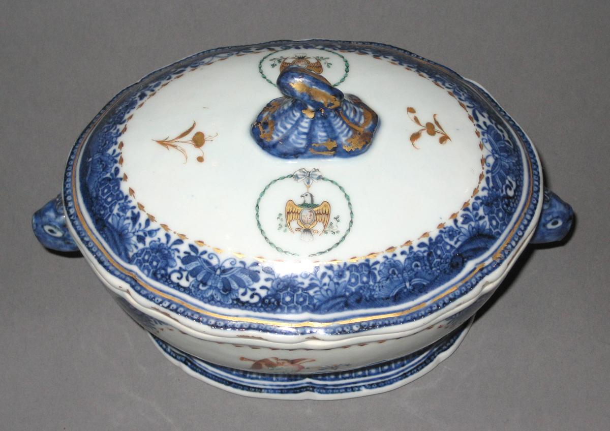 1963.0700.061 Tureen and cover, top
