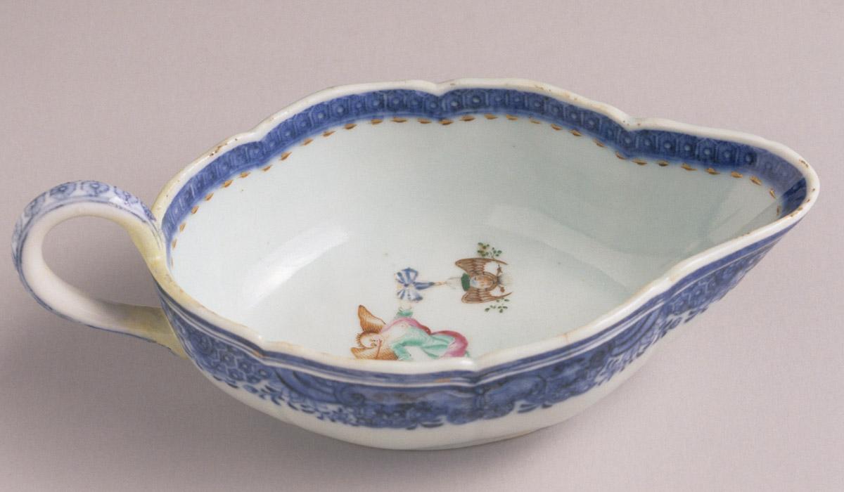 1963.0700.068 Sauce boat, interior