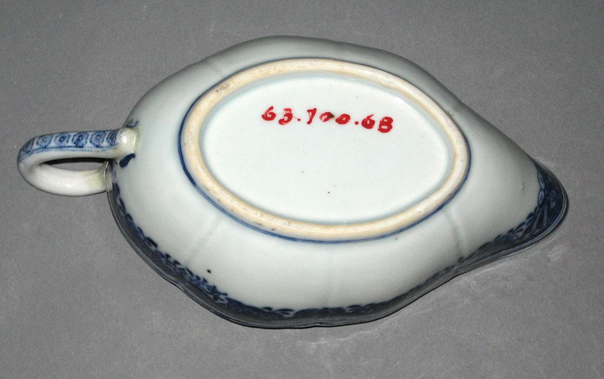 1963.0700.068 Sauceboat, underside