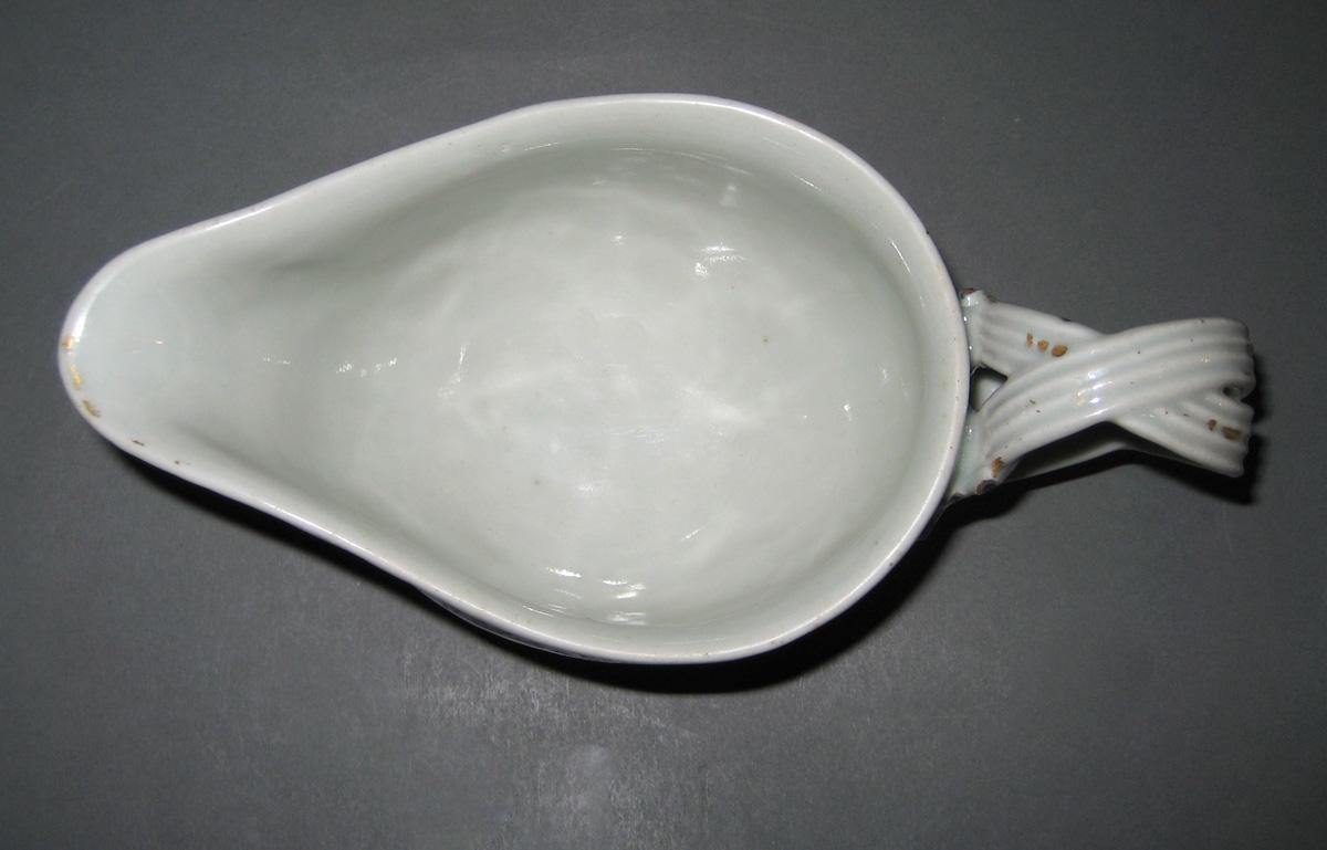 1963.0706.002 Sauce Boat top view