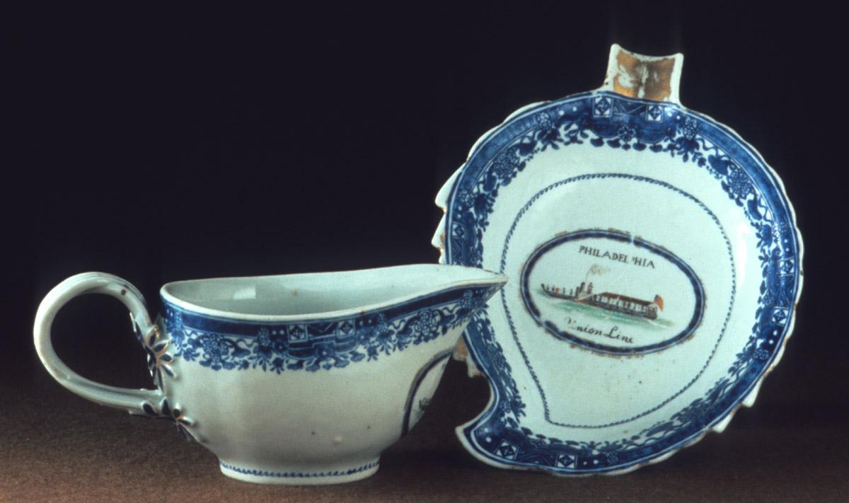 1963.0706.001, .002 Sauce boat and leaf dish