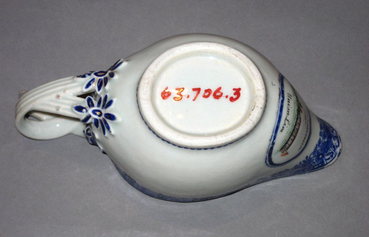 1963.0706.003 Sauceboat underside