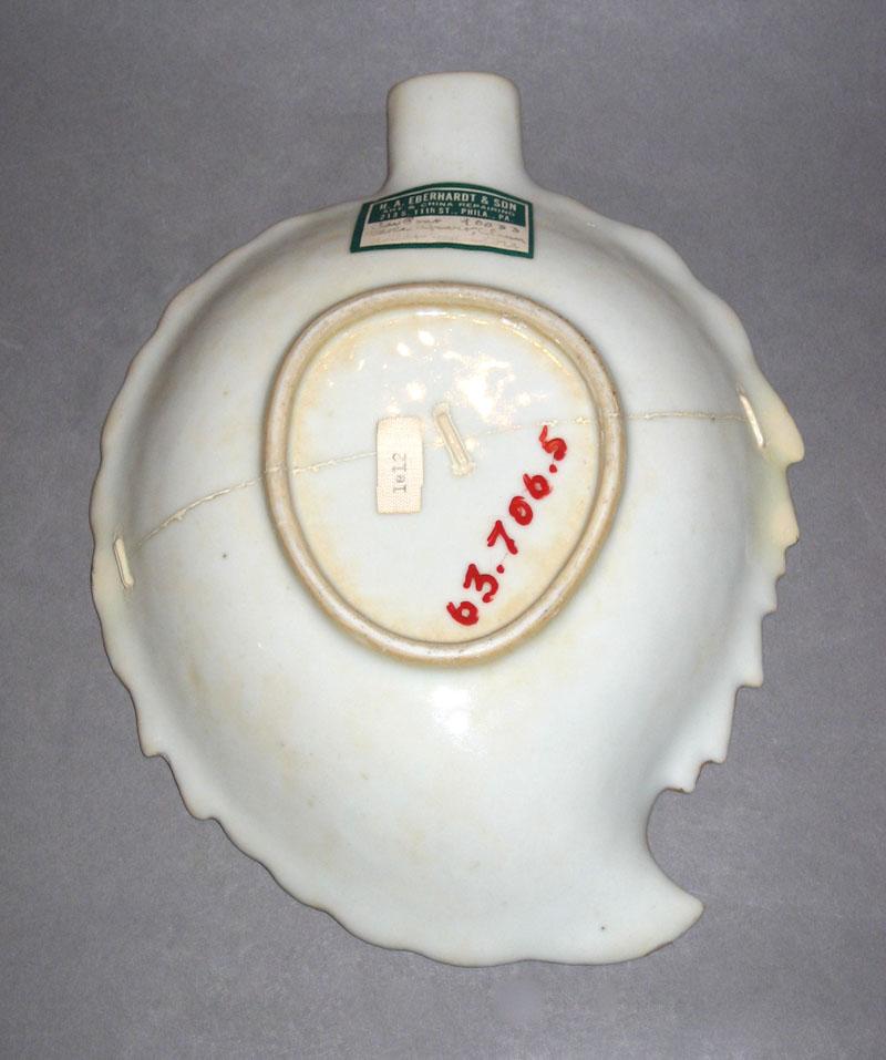 1963.0706.005 Dish underside