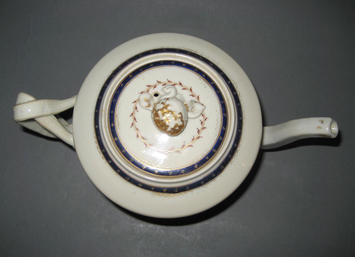 1963.0714.012 A, B Teapot top view