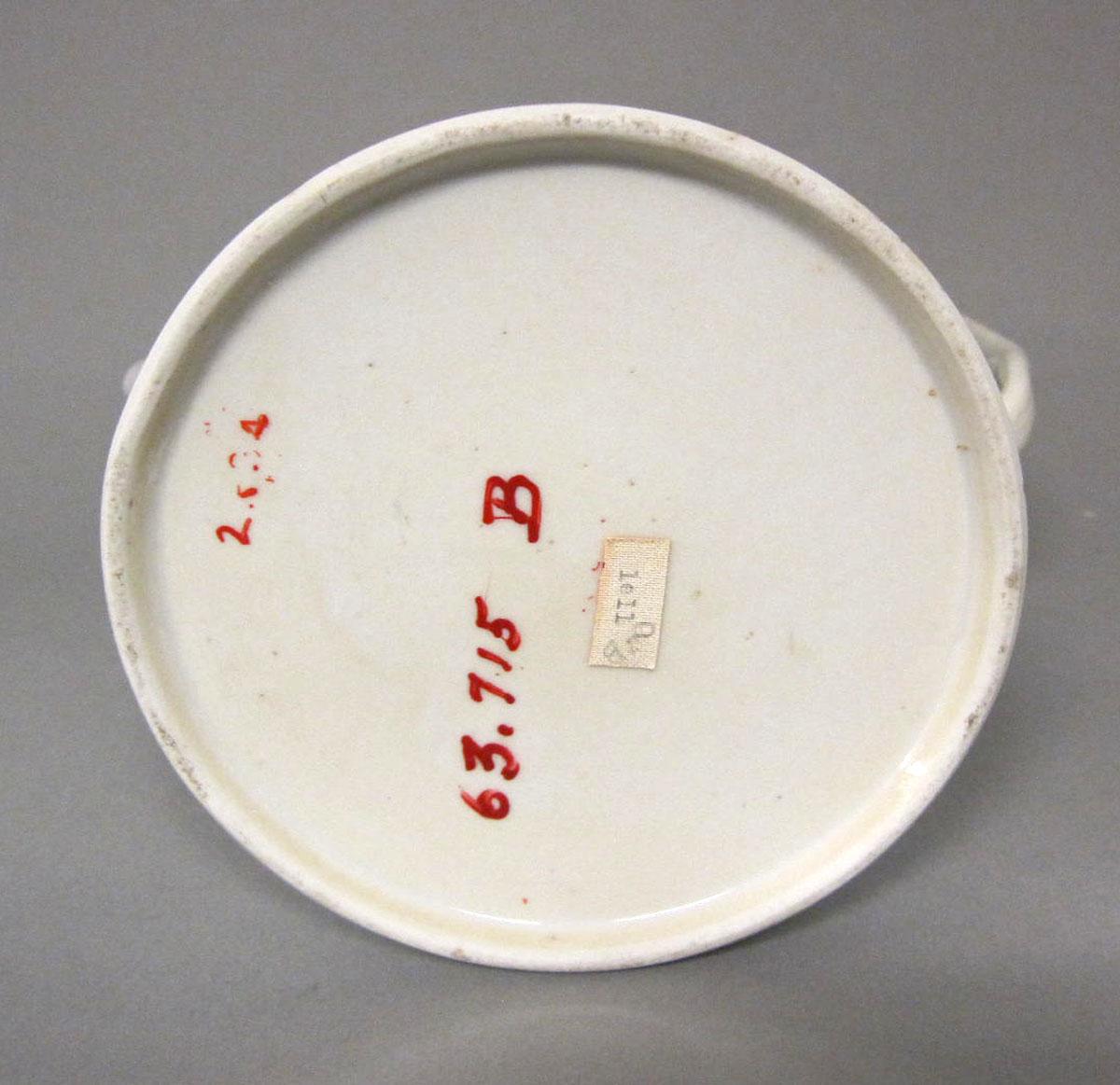 1963.0715 A Porcelain coffee pot underside