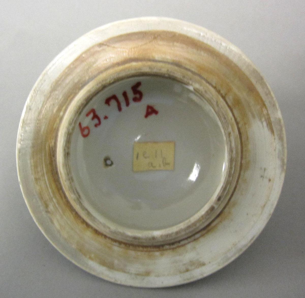1963.0715 B Porcelain coffee pot underside