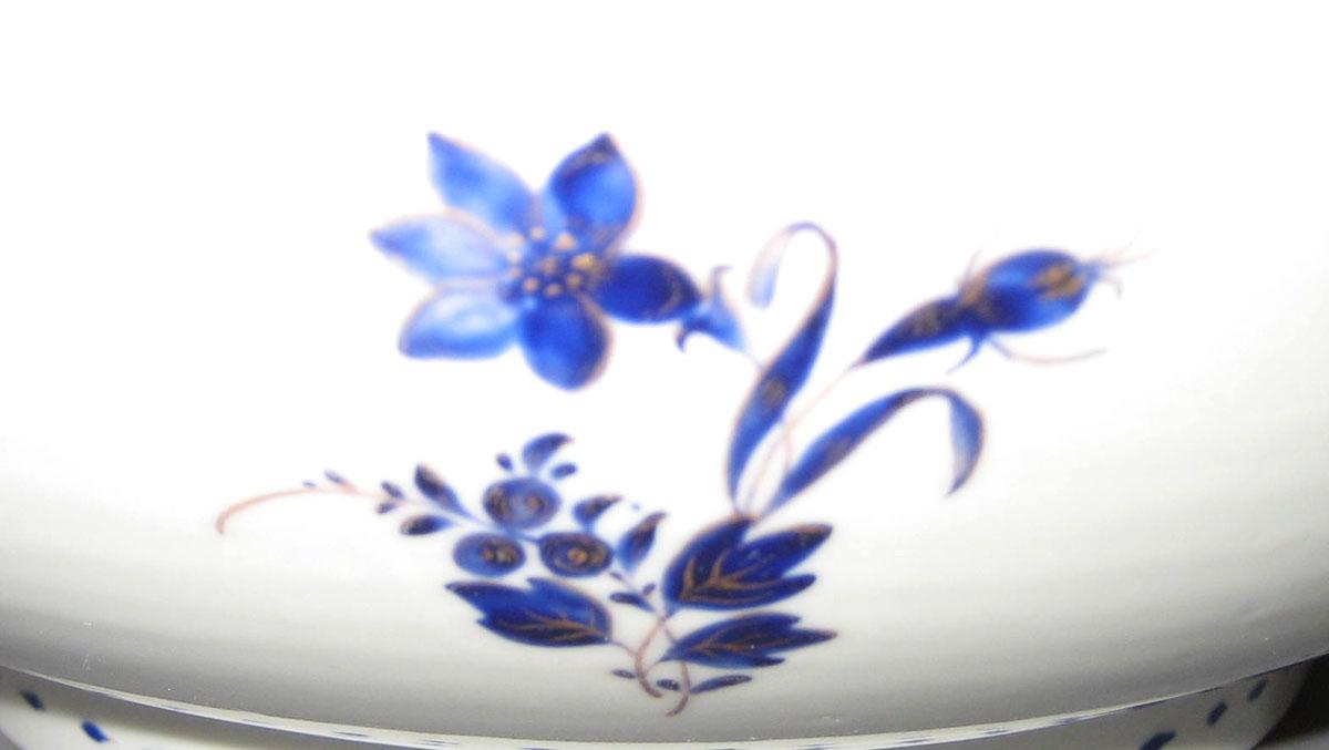 1963.0719.001 Porcelain Bowl flower detail