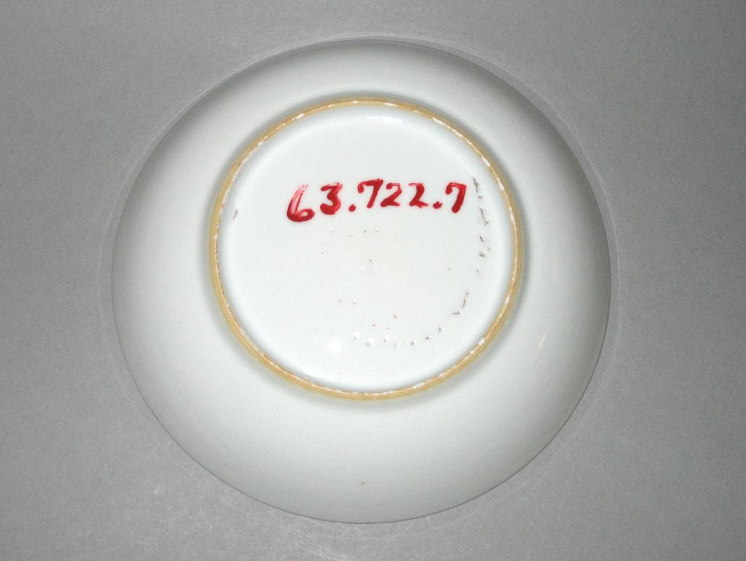 1963.0722.007 Saucer underside