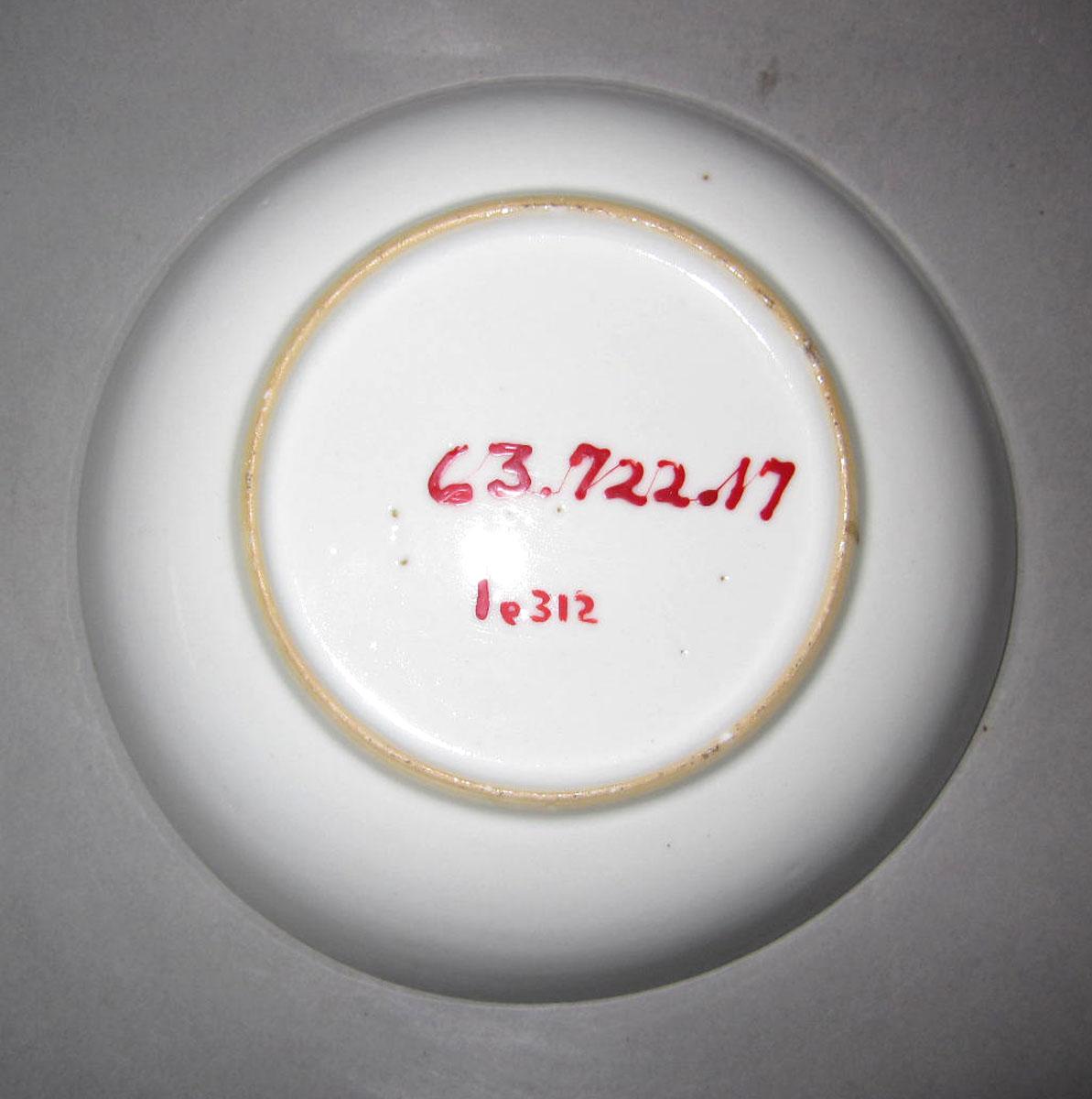 1963.0722.017 Porcelain saucer underside