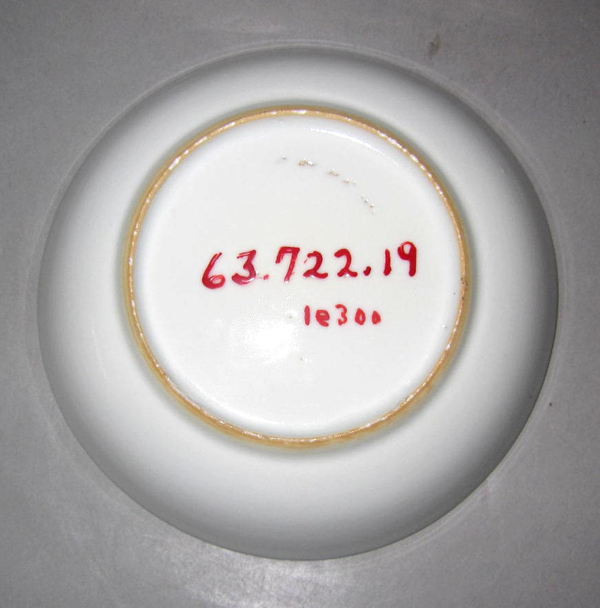 1963.0722.019 Porcelain saucer underside