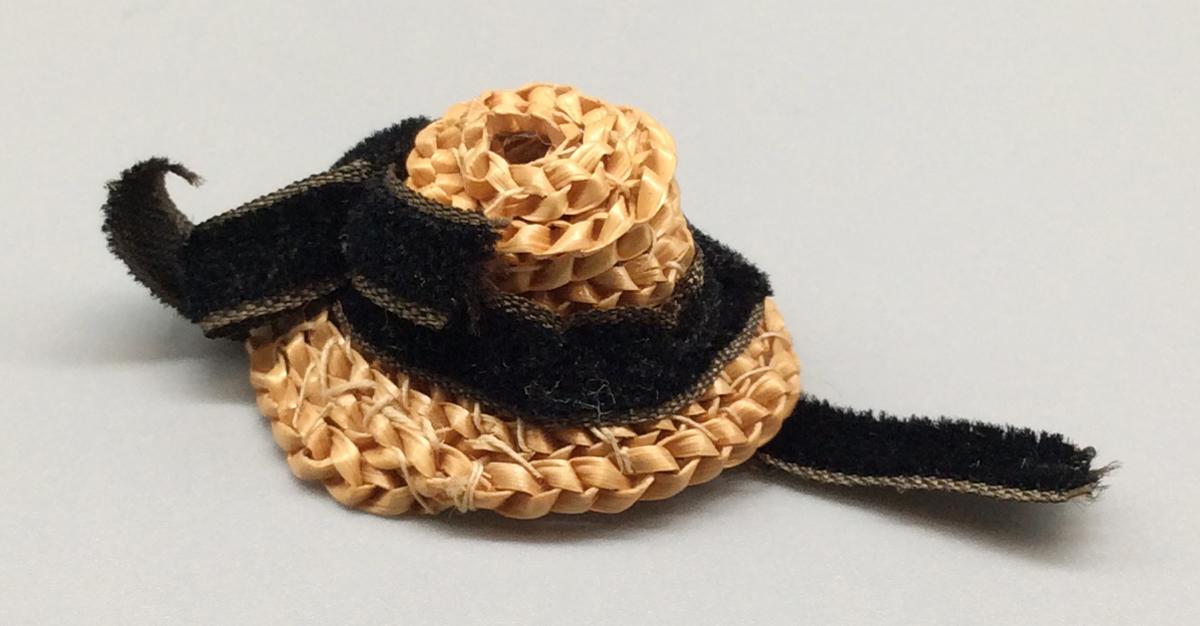 1955.0136.099 D Hat, view 2