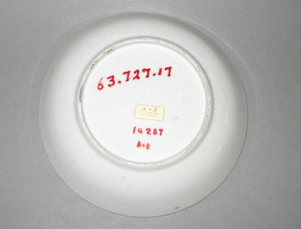 1963.0727.017 Saucer underside