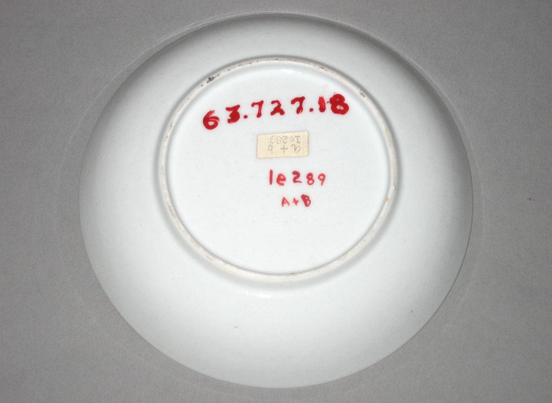 1963.0727.018 Saucer underside