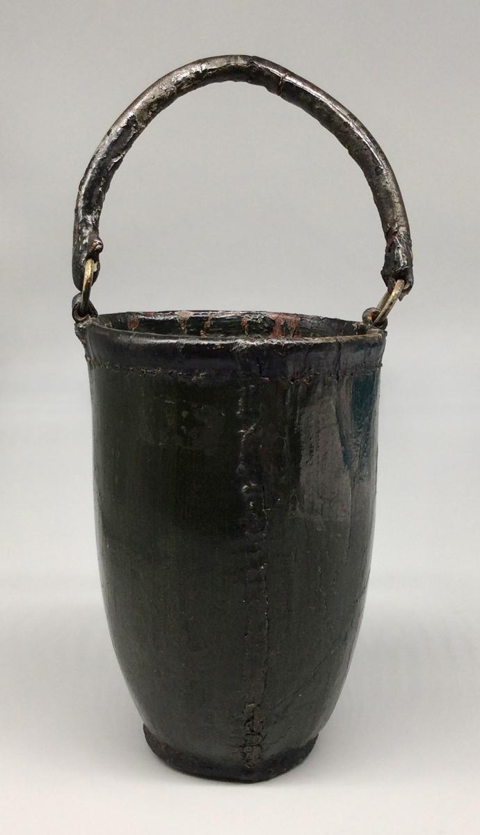 1955.0136.105 Fire bucket, view 2