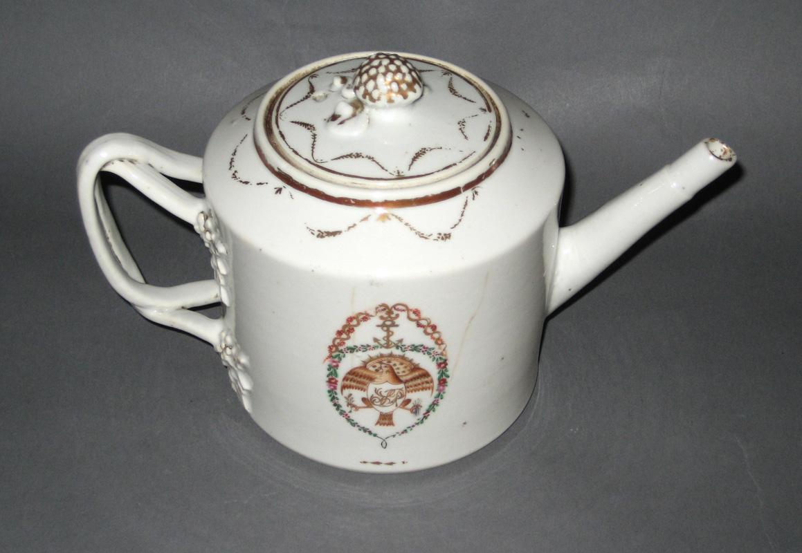 1963.0734.001 Teapot side 2