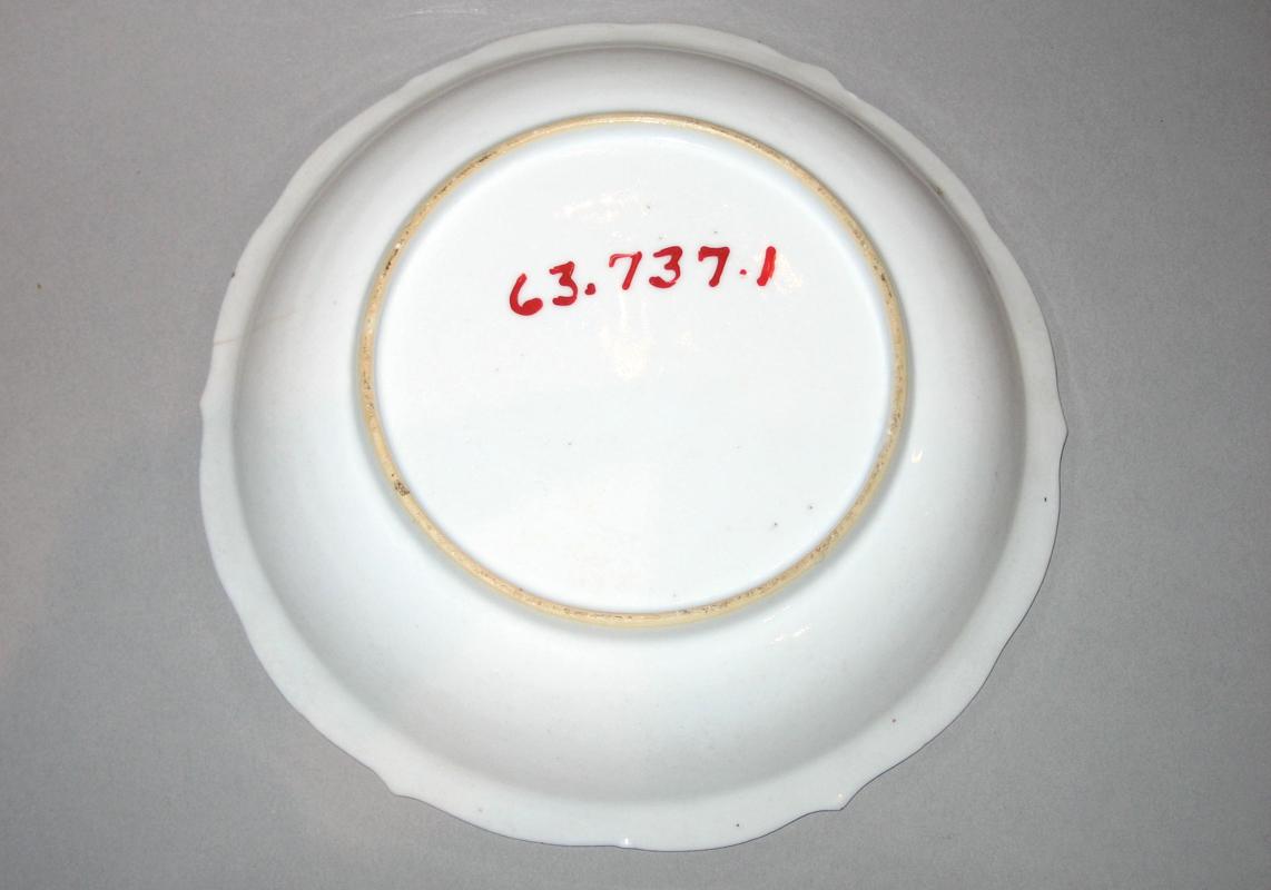 1963.0737.001 Saucer underside