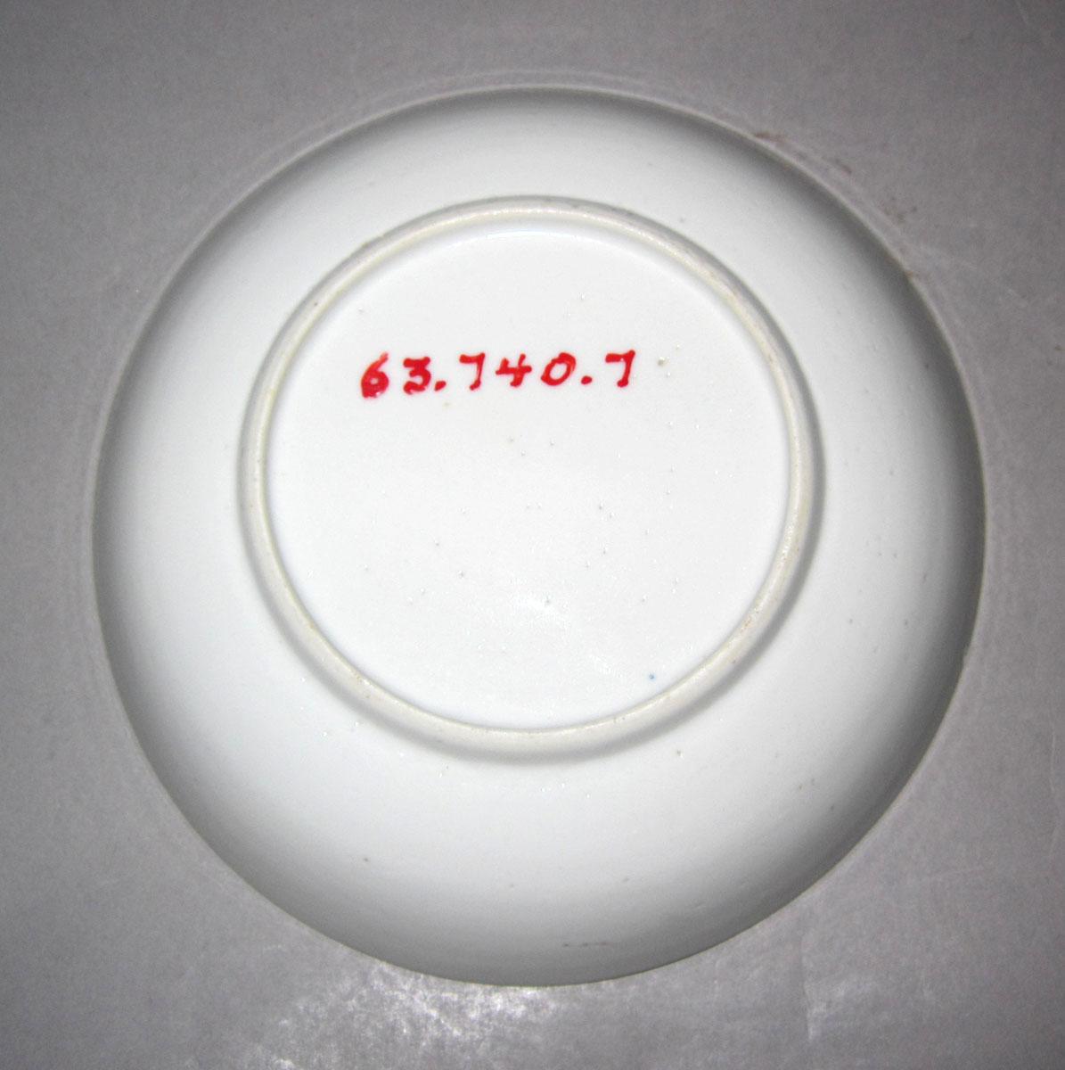 1963.0740.007 Porcelain saucer underside