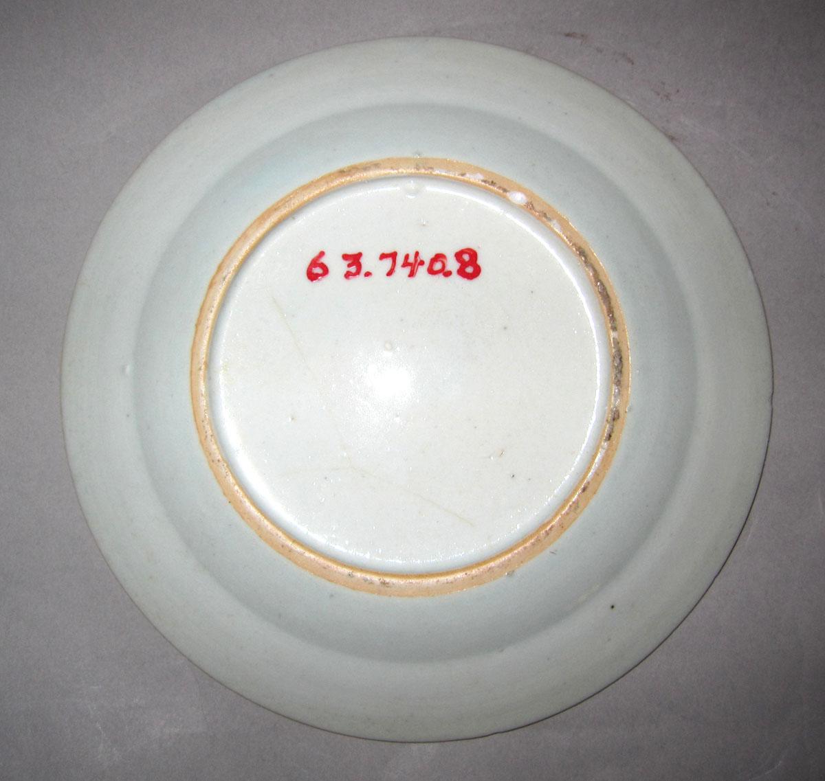 1963.0740.008 Porcelain saucer underside