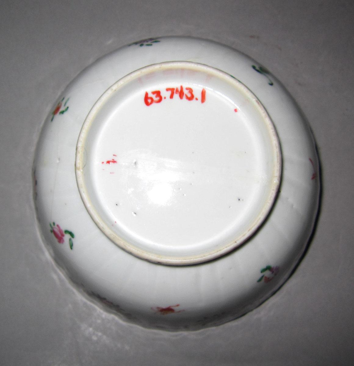 1963.0743.001 Porcelain bowl underside