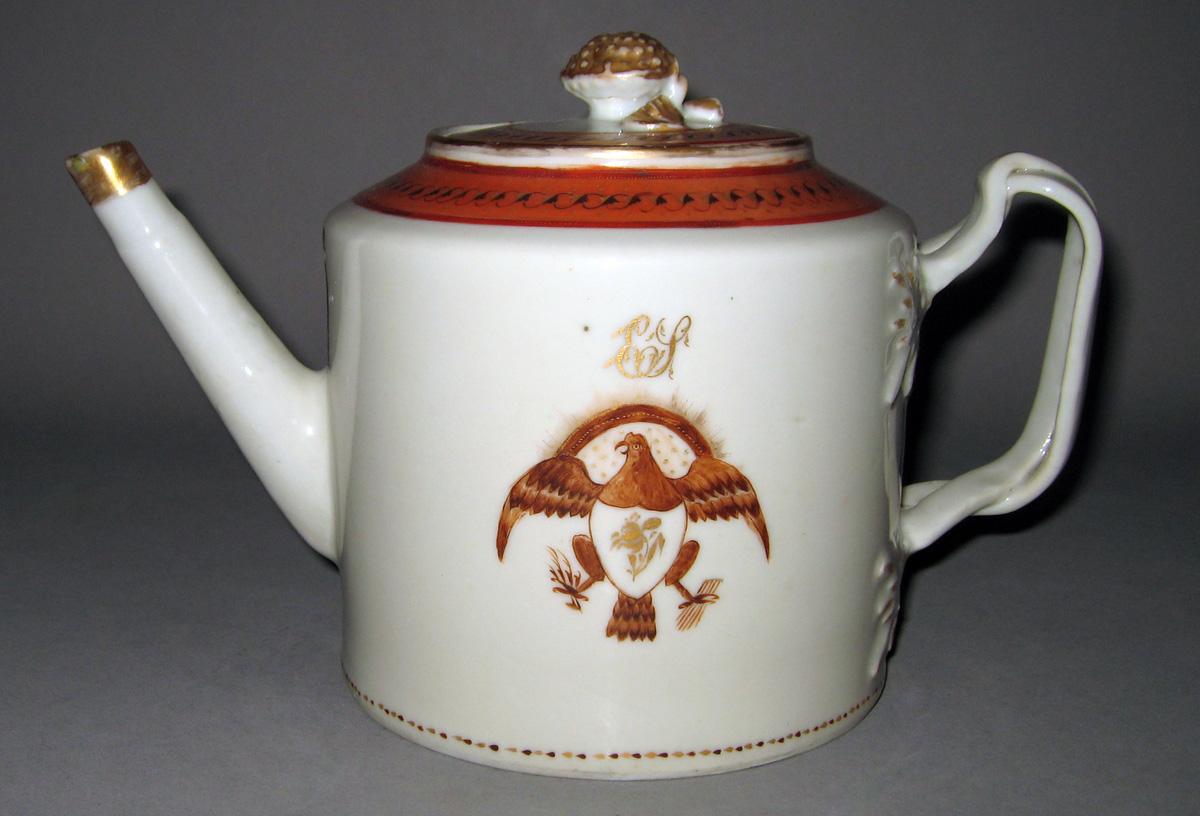 1963.0745.001 A, B Porcelain Teapot side 1