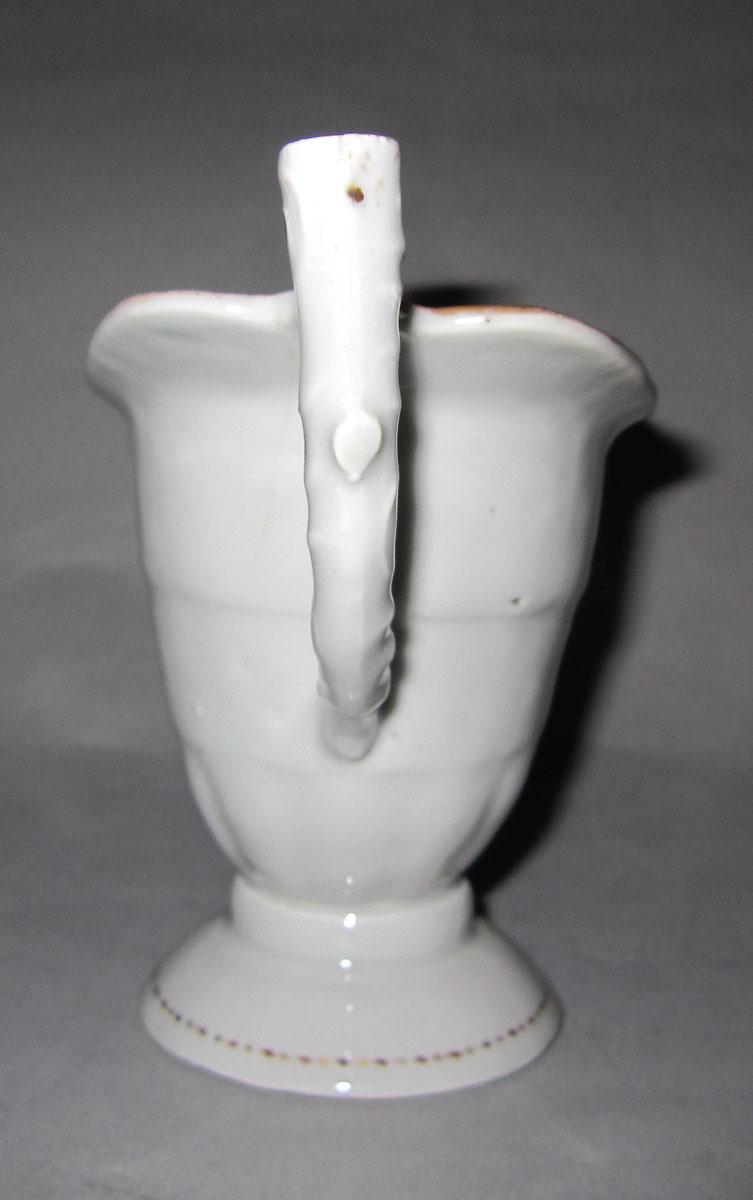 1963.0745.002 Porcelain cream pot handle